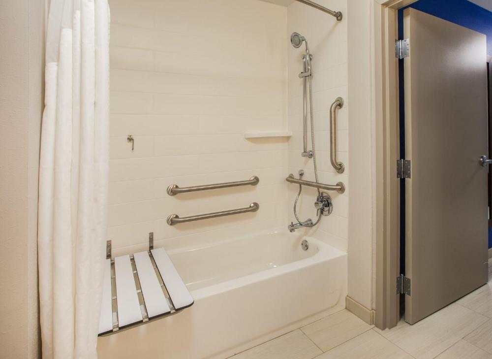 King Room - Mobility Access/Hearing Accessible interior